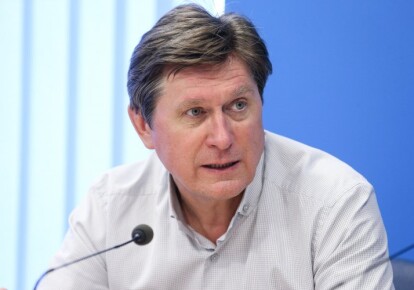 Политолог Владимир Фесенко во время пресс-конференции на тему: "Президентская кампания 2019: Новый курс Юлии Тимошенко - мечтательность или политическая инновация?", в УНИАН, в Киеве, 26 июня 2018 г. Фото Ратынский Вячеслав / УНИАН