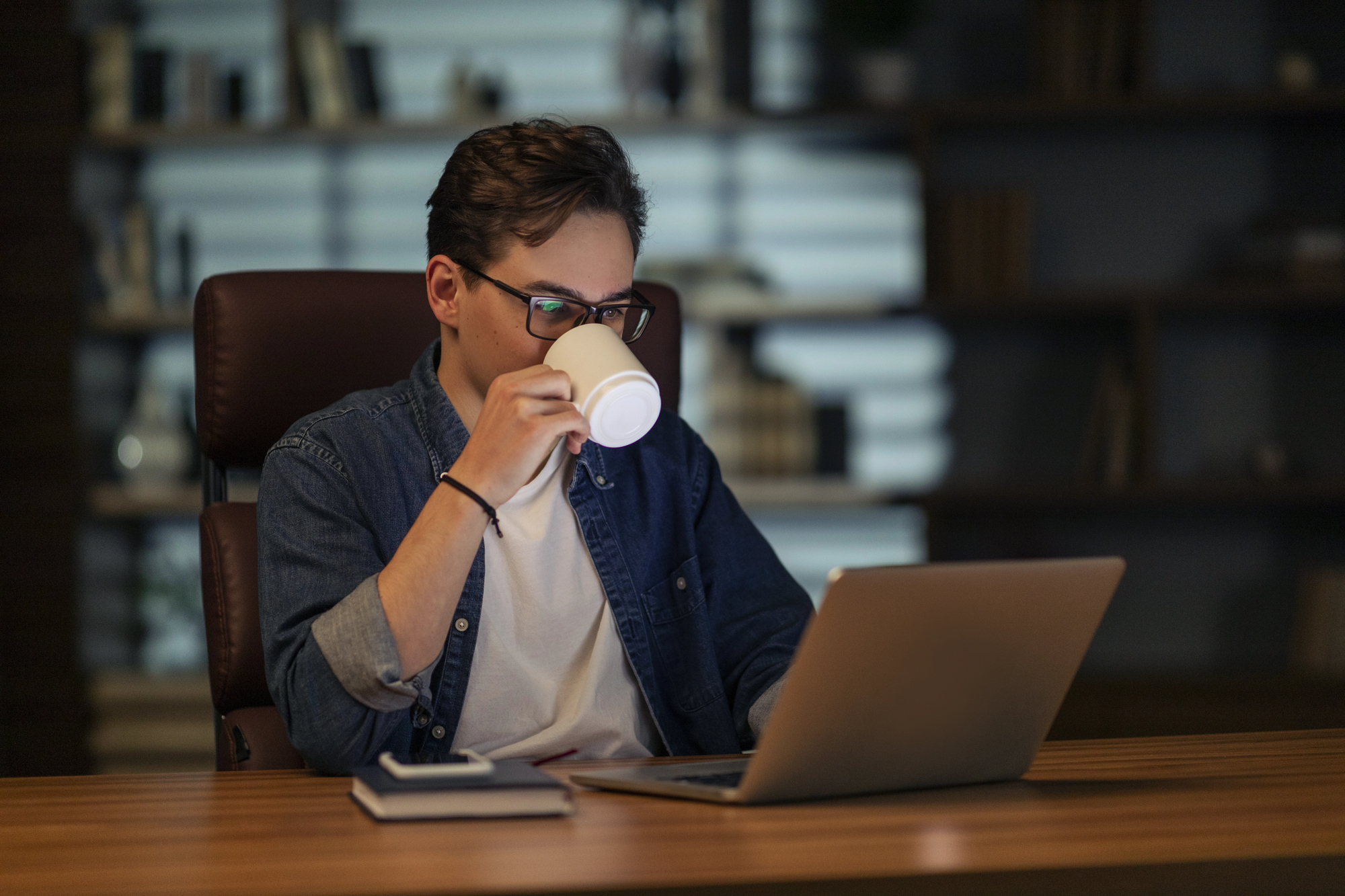 Портрет украинского айтишника по DOU: 31-летний мужчина, что работает до 45 часов в неделю "в