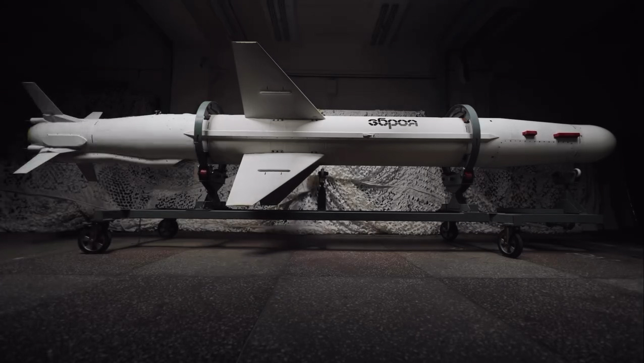 Первый взгляд на "длинный Нептун": дальнобойная ракета стала длиннее и шире