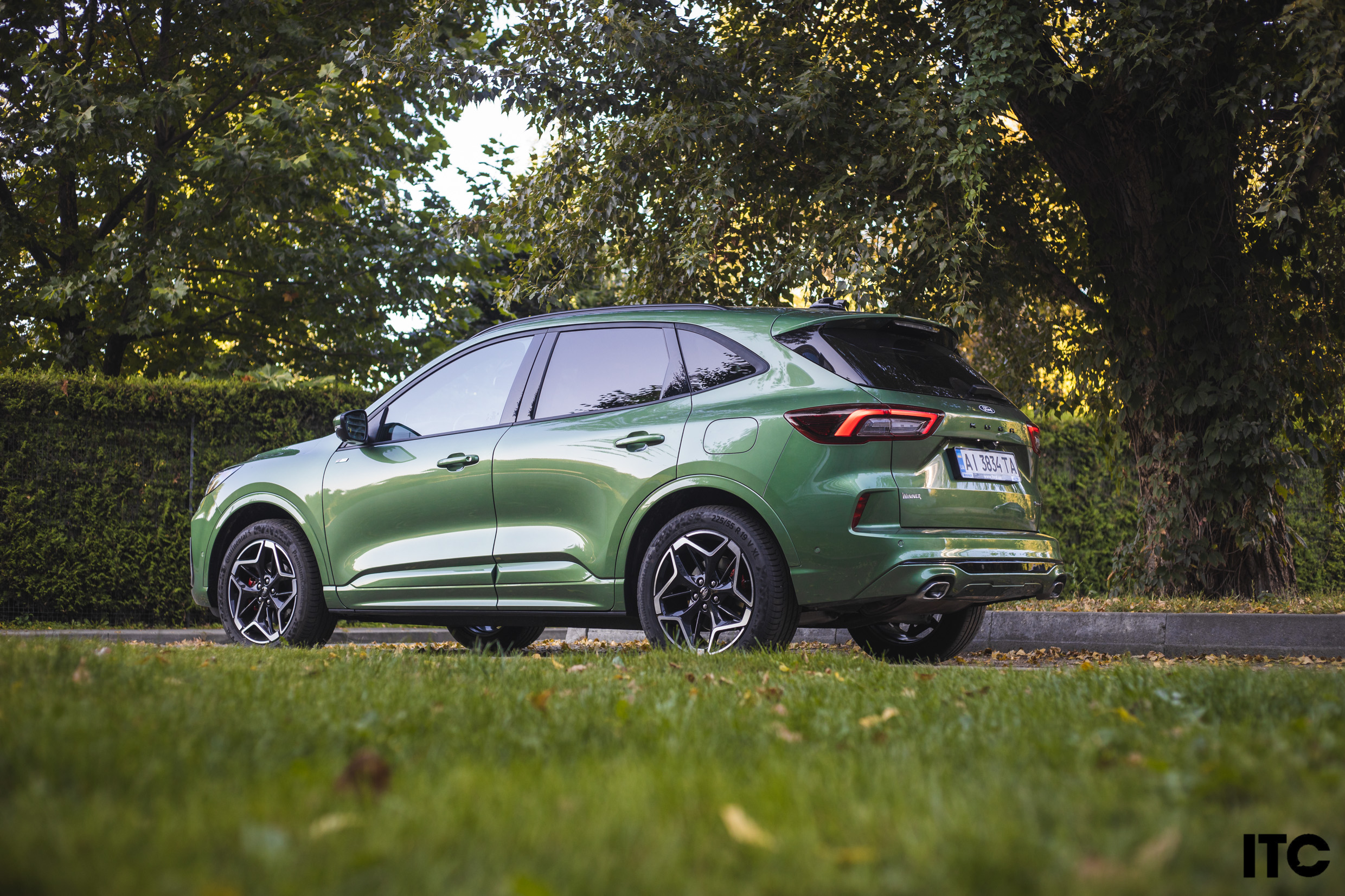 Тест-драйв Ford Kuga Hybrid: хамелеон среди кроссоверов