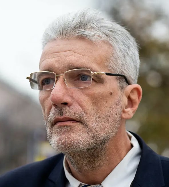 d2e081df-e40d-4731-b9d4-5d8966d840b5