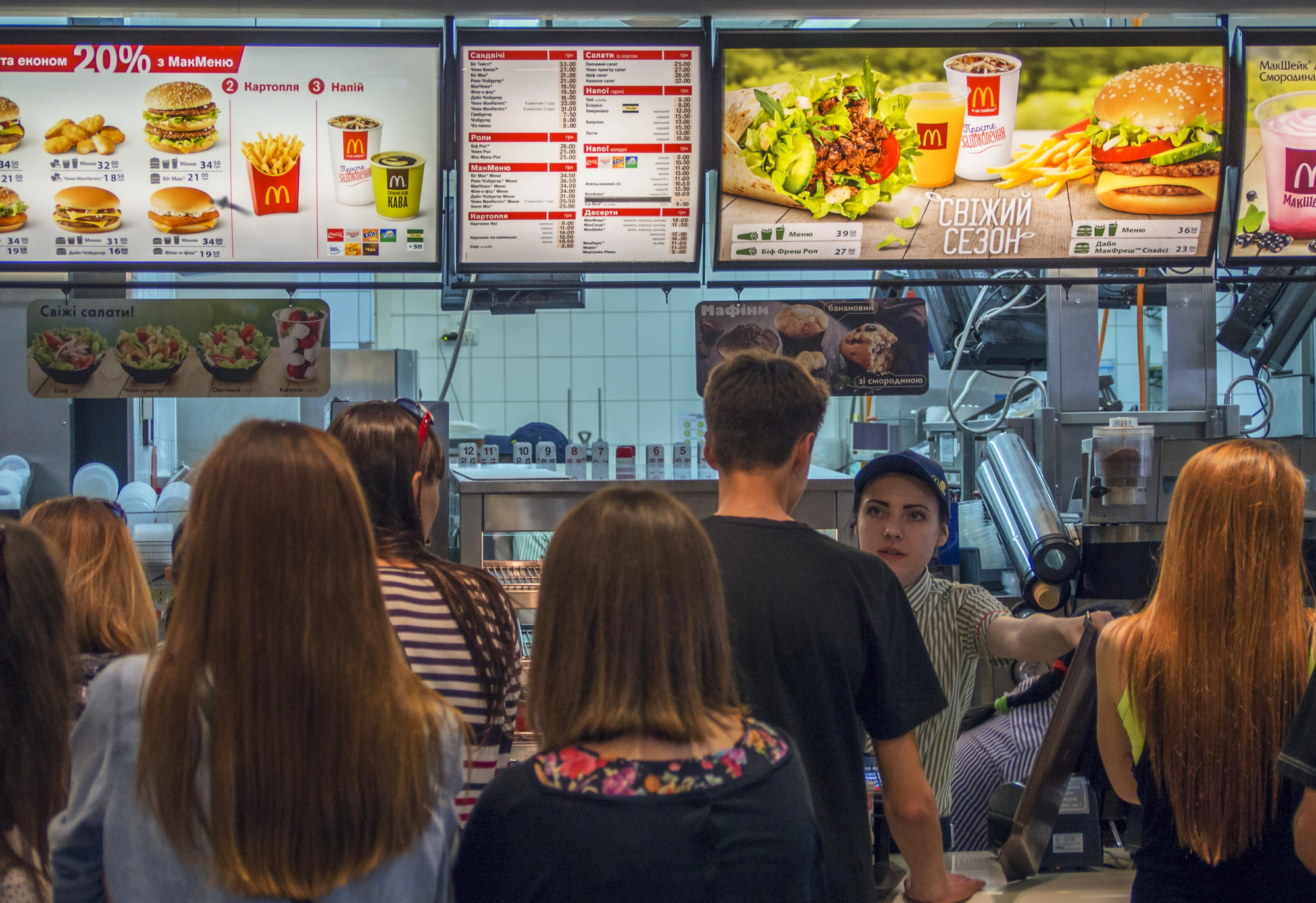 McDonald’s запустив у Києві сервіс "Мобільне замовлення" — обирай страви та плати в застосунку,