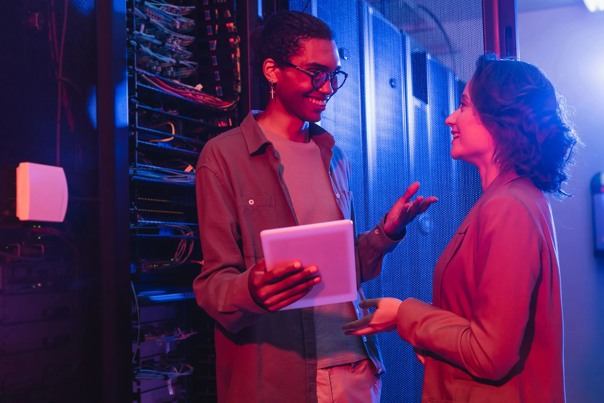 Тактика КДБ: щоб красти технологічні секрети, Китай та росія використовують привабливих жінок