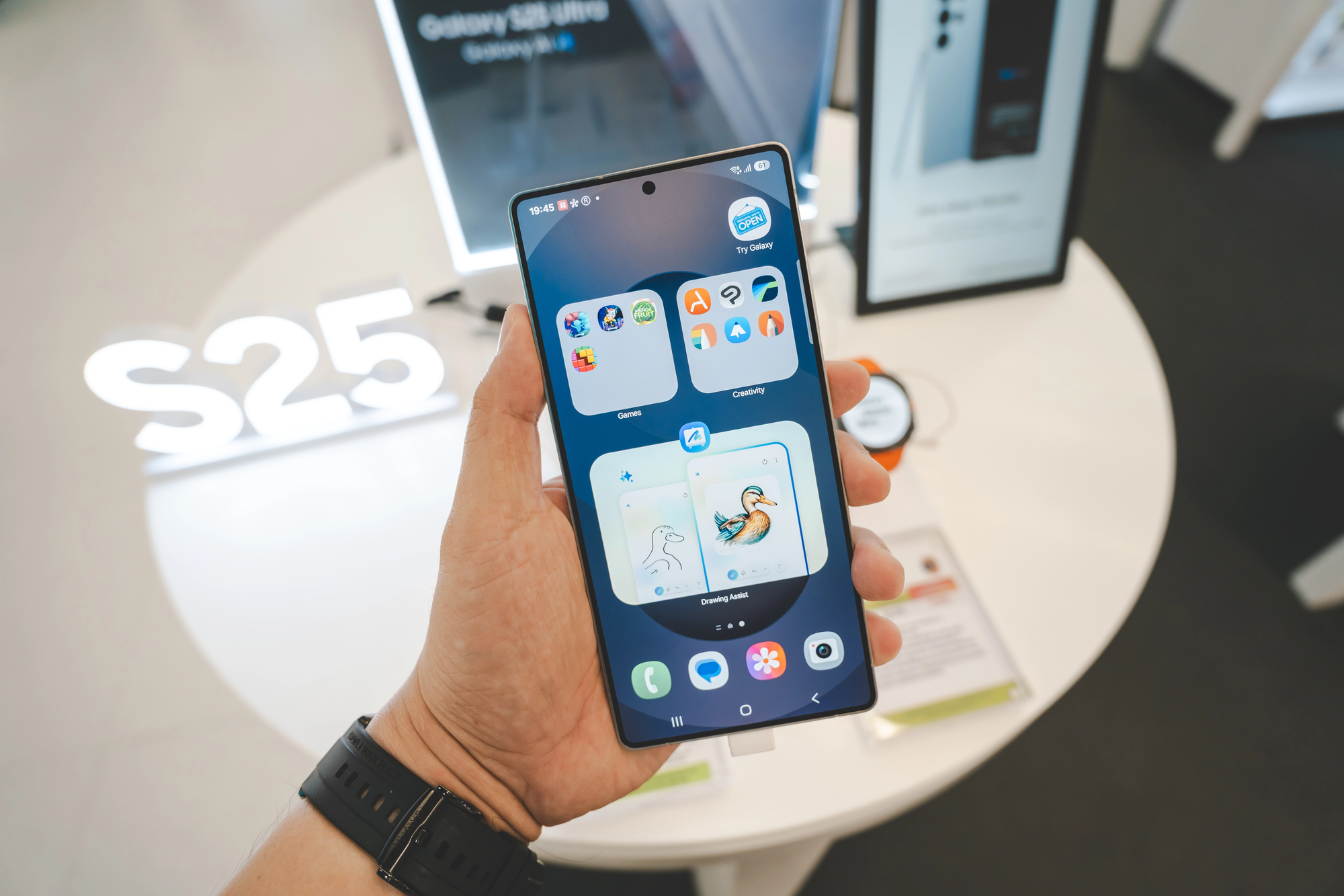 Смартфоны Samsung будут замедлять мобильный интернет, чтобы сэкономить заряд батареи