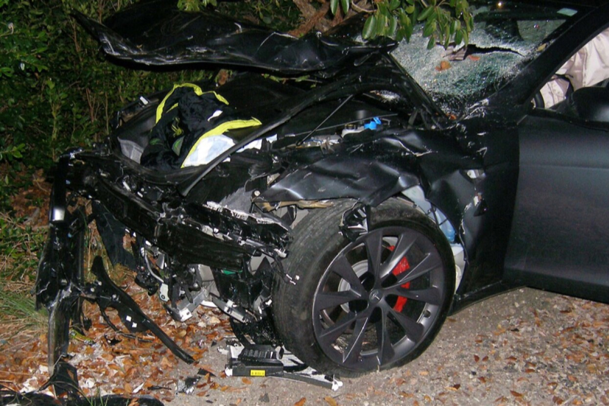 Хакер восстановил кэш данных Tesla со смертельной аварии 2019 года: "Именно это я бы посоветовал, если