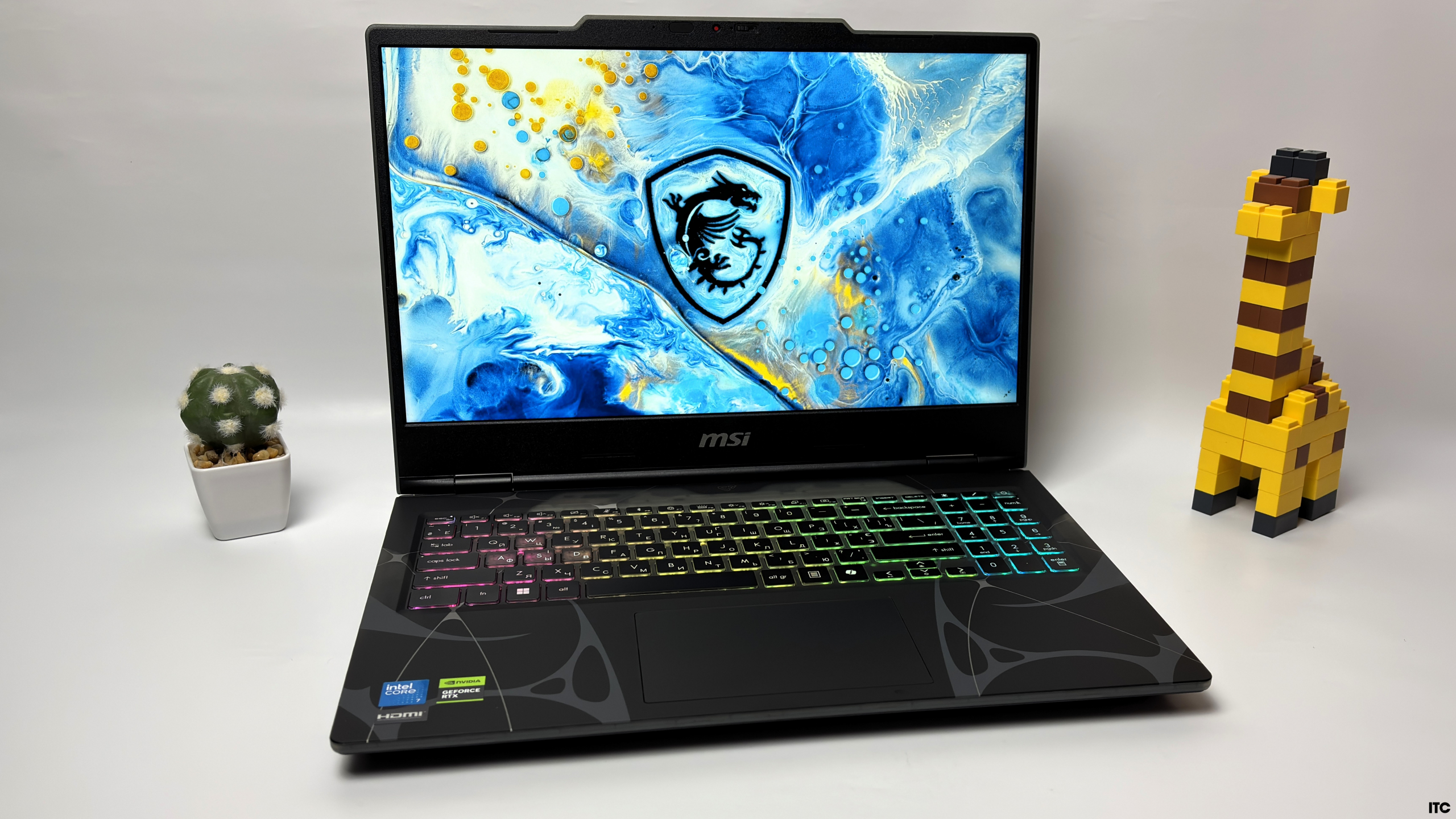 Огляд MSI Cyborg 15 B2RWEKG-420XUA: прозорий натяк на майбутнє бюджетних геймерських ноутбуків