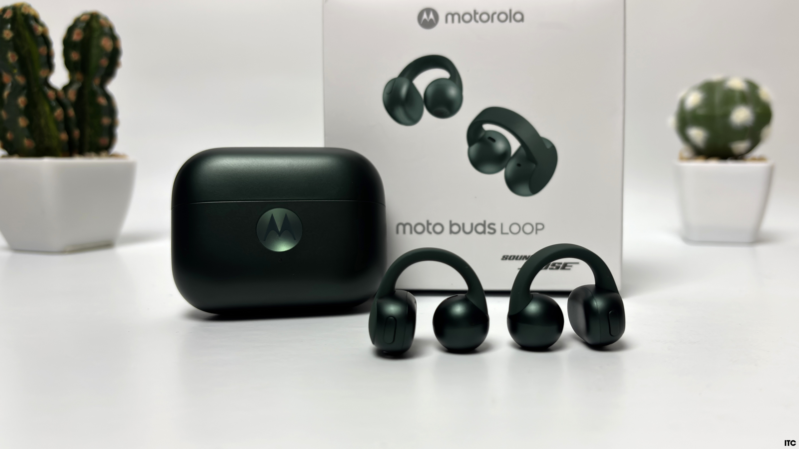 Огляд TWS-навушників Moto Buds Loop: стильні і зручні, але не для всіх