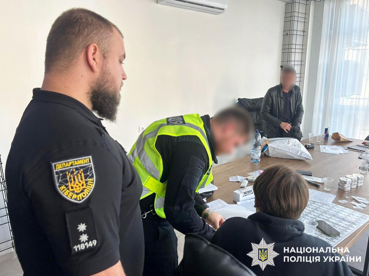 Хмельницким мошенникам, которые продавали фейковую криптовалюту, грозит 8 лет, — Нацполиция