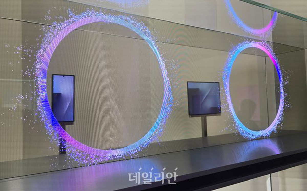 Трискладаний Galaxy: Samsung показала телефон на виставці, у мережі з’явилося відео