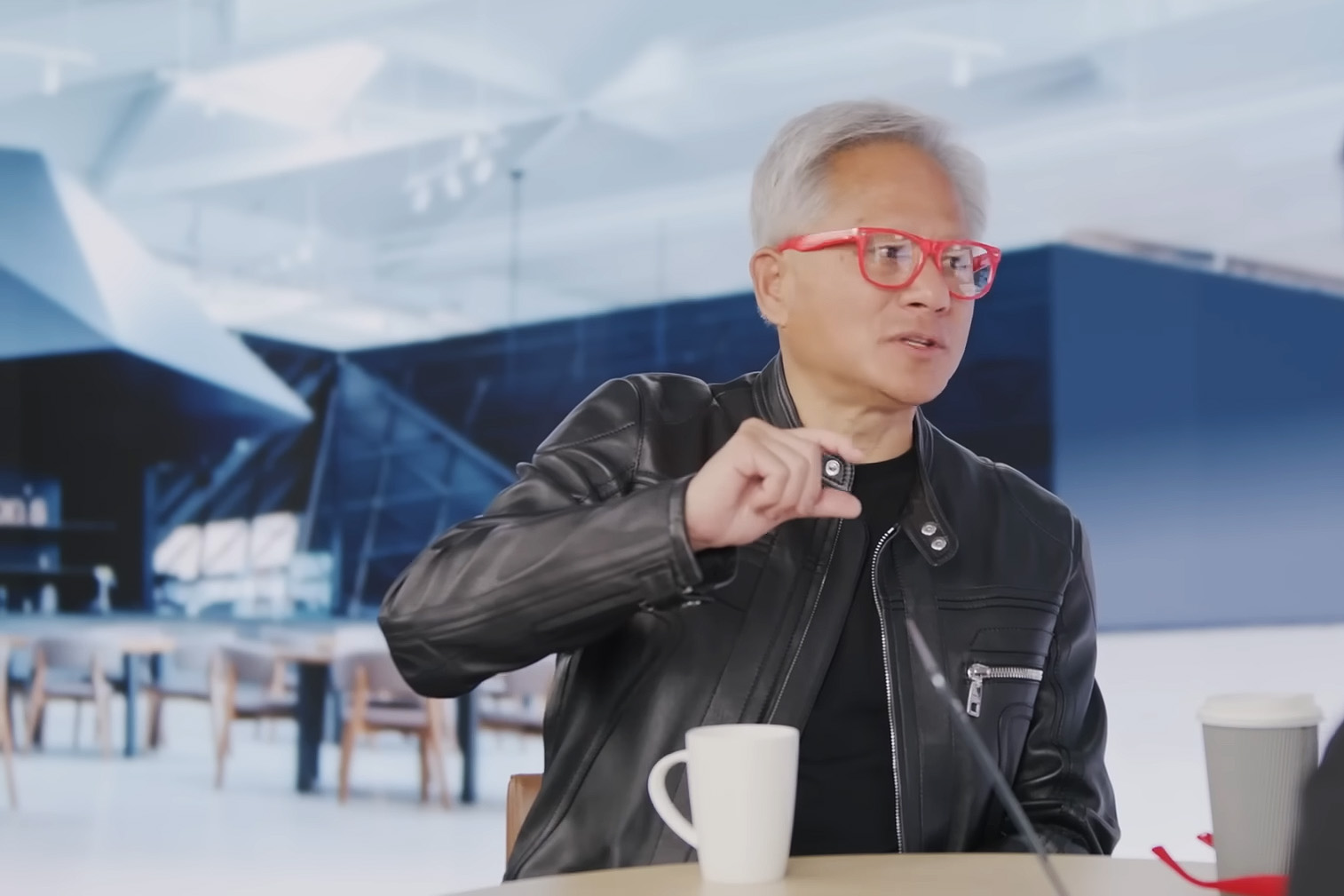 CEO NVIDIA Дженсен Хуанг: Китай "на наносекунди відстає" від США, обмеження продажу американських