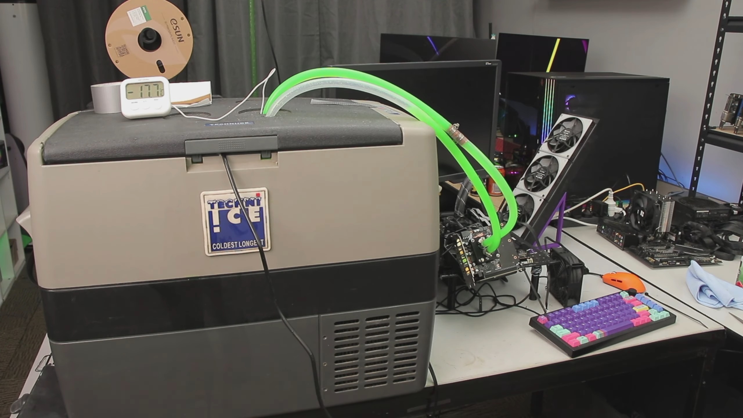 “Найдурніше змагання в YouTube”: NVIDIA RTX 5050 з охолодженням у морозилці побила світовий рекорд