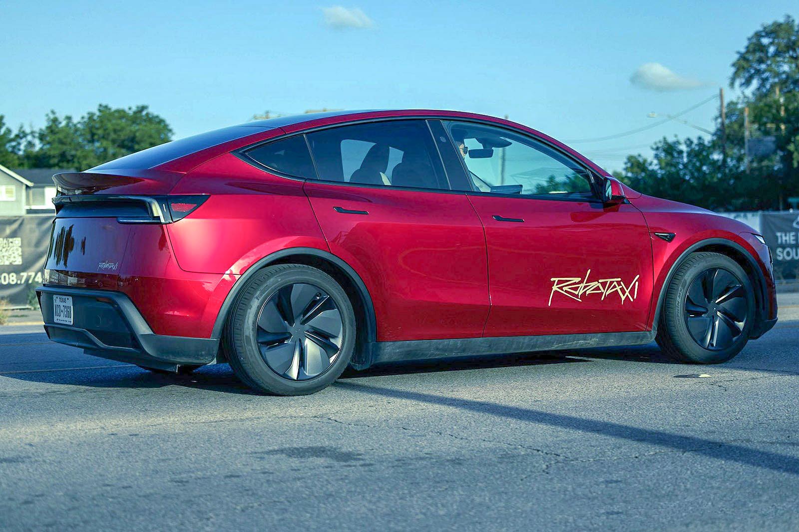 Tesla пыталась скрыть три аварии Robotaxi