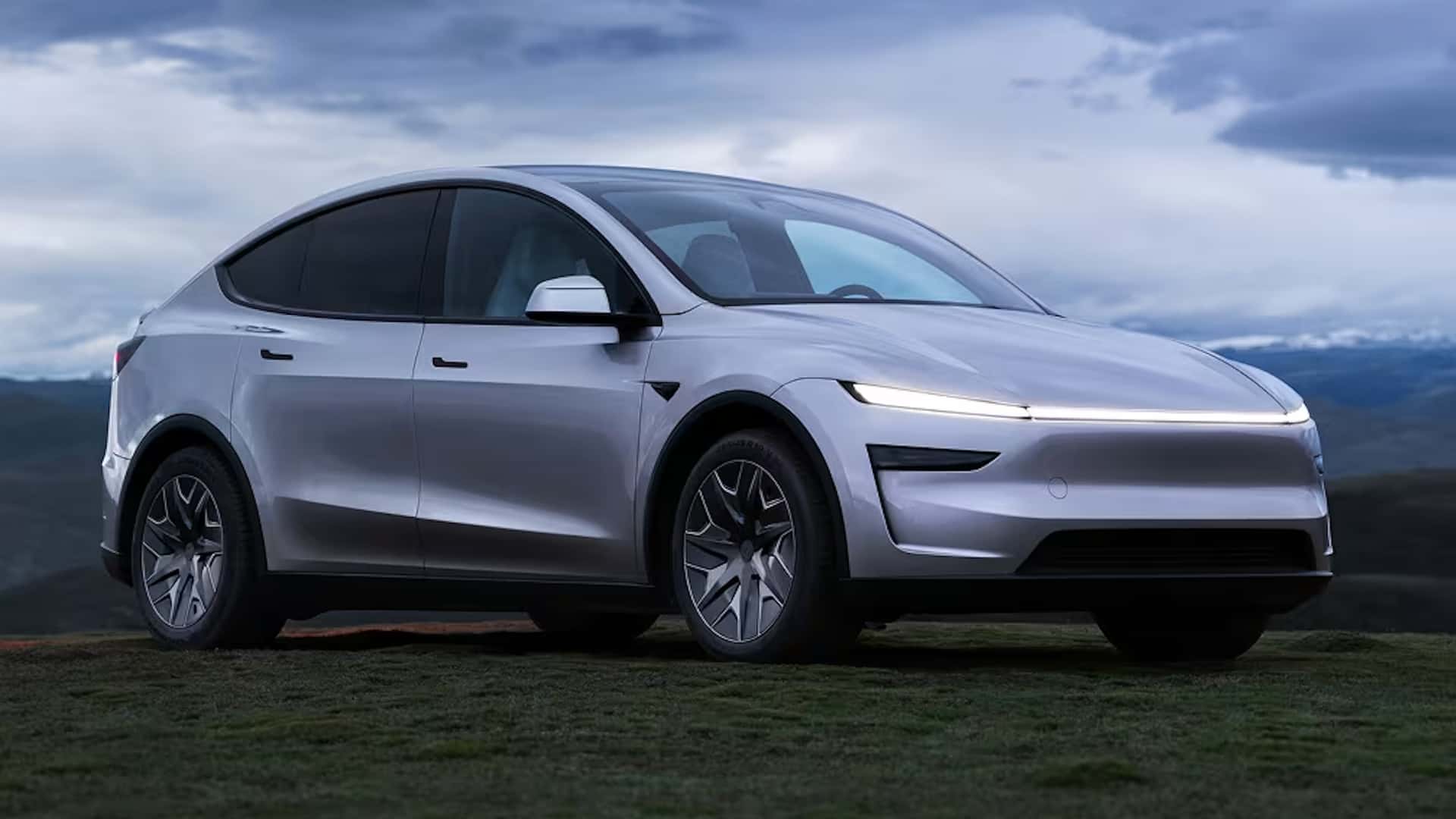 Tesla выпустила Model YL: удлиненная колесная база и третий ряд сидений