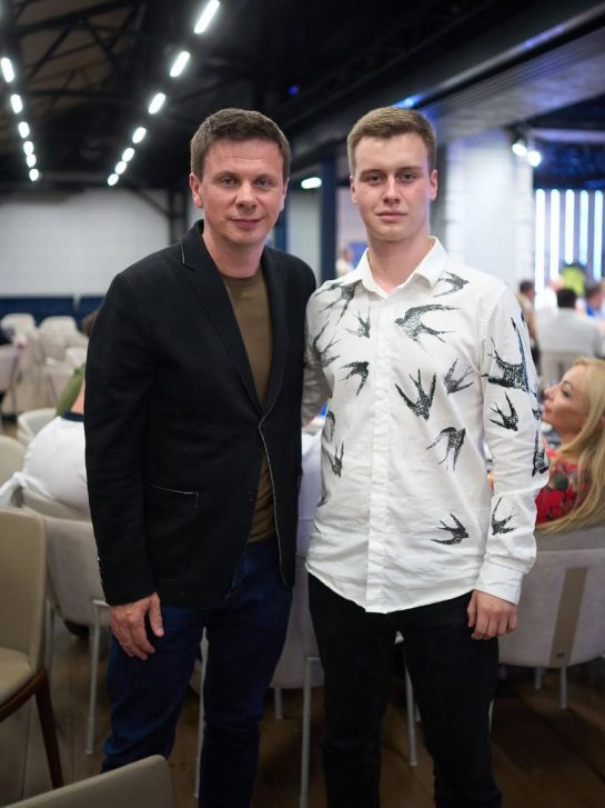 Дмитро Комаров Де Зараз: Текущий этап жизни и творчества известного телеведущего
