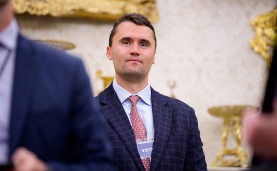 Хто Такий Чарлі Кірк: Біографія, Кар’єра та Особисте Життя